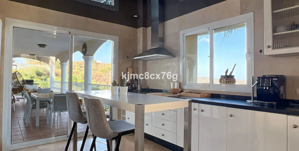 Sale of detached villa in Riviera del Sol 8