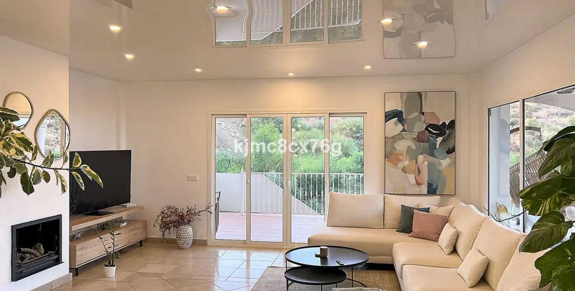 Sale of detached villa in Riviera del Sol 14