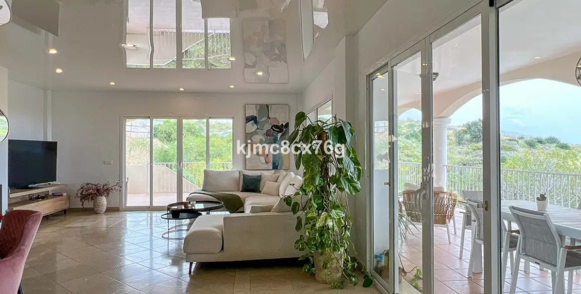 Sale of detached villa in Riviera del Sol 16