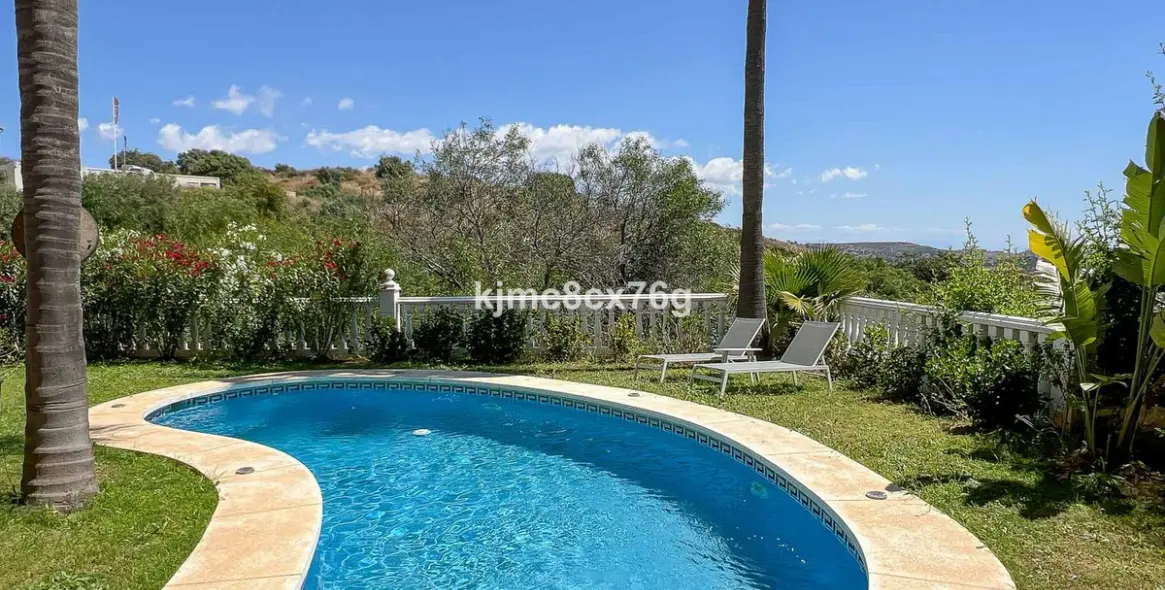 Sale of detached villa in Riviera del Sol 23