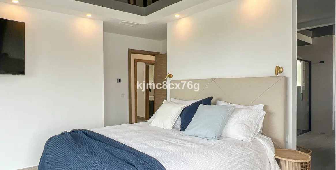 Sale of detached villa in Riviera del Sol 33