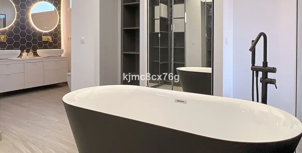 Sale of detached villa in Riviera del Sol 37