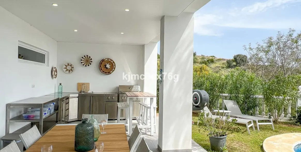 Sale of detached villa in Riviera del Sol 55