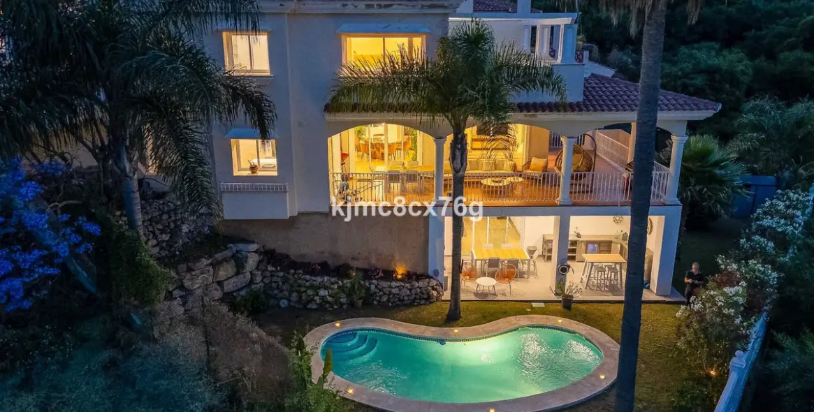 Sale of detached villa in Riviera del Sol 66