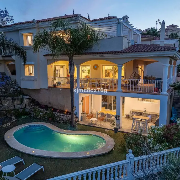 Sale of detached villa in Riviera del Sol