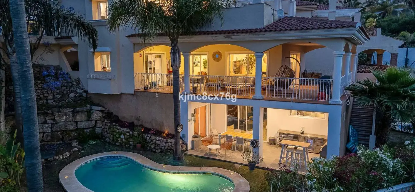 Sale of detached villa in Riviera del Sol 0