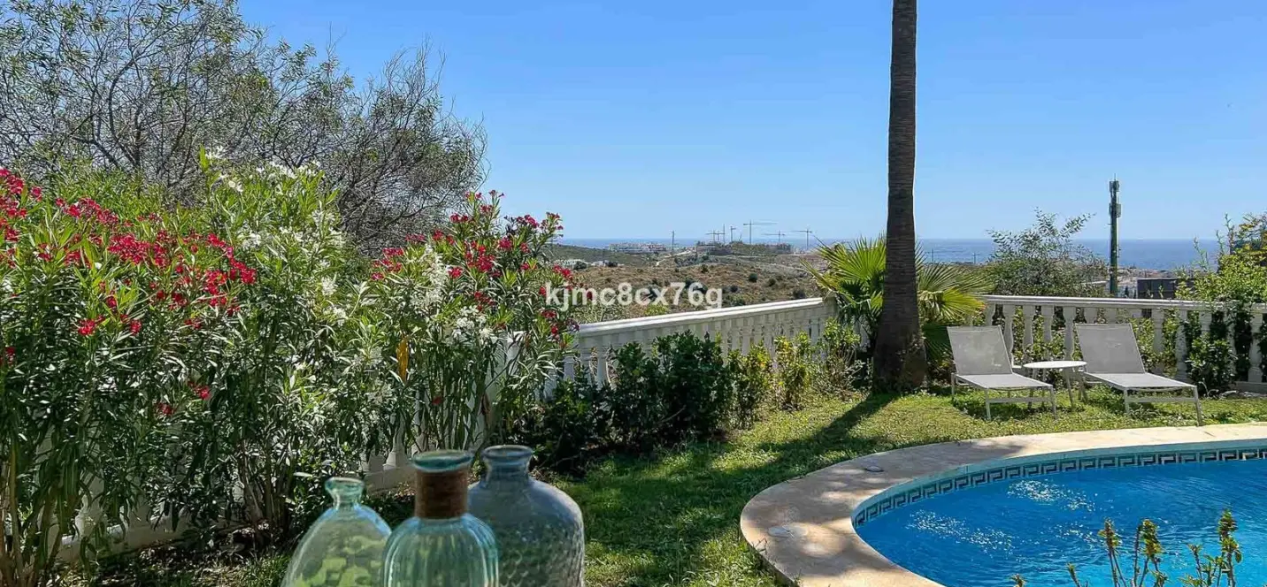 Sale of detached villa in Riviera del Sol 2