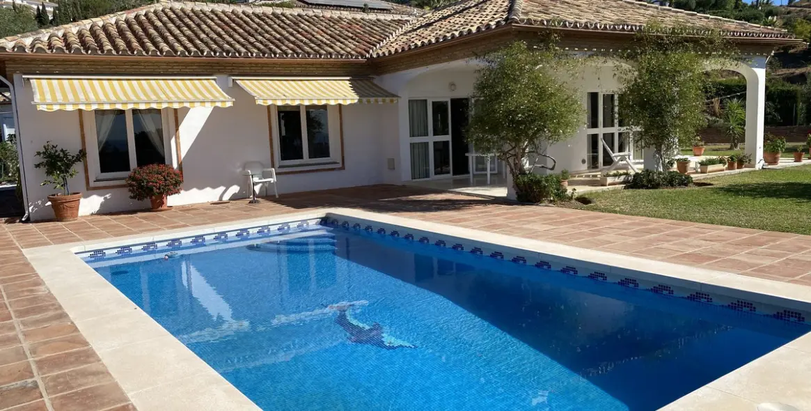 Sale of detached villa in Mijas 1