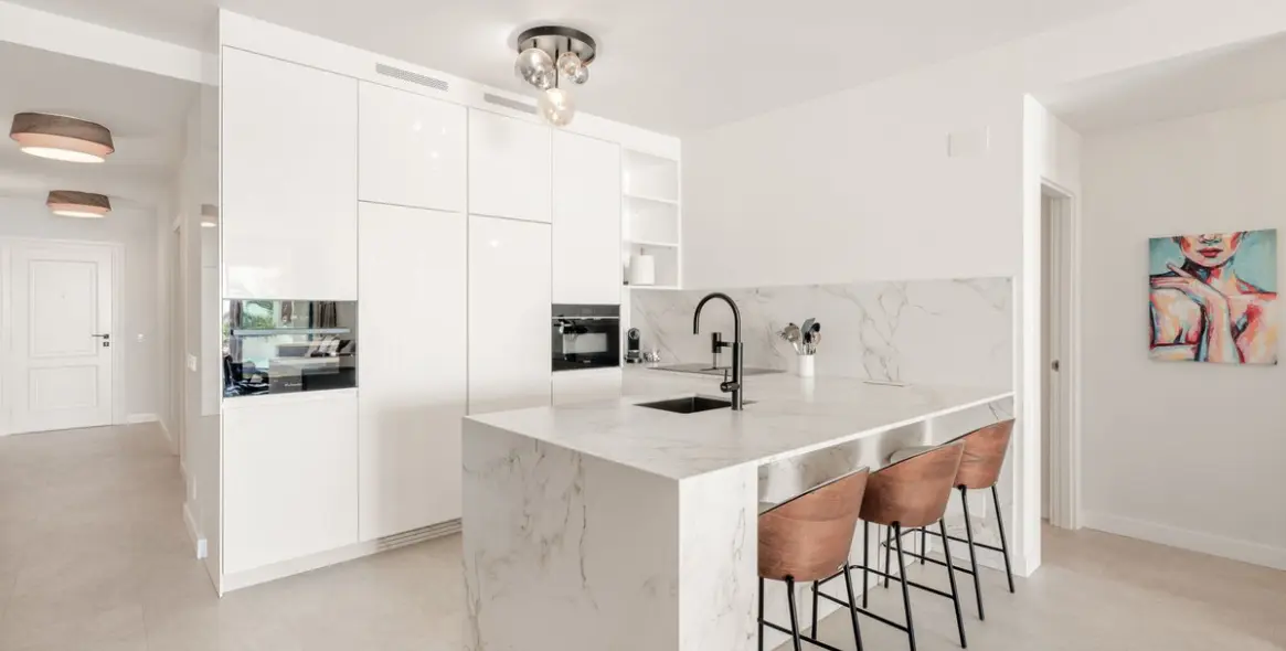 Sale of middle floor apartment in Torremolinos 4