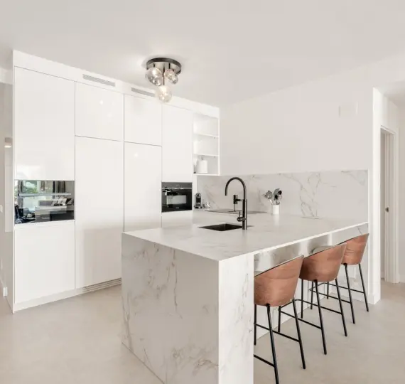 Sale of middle floor apartment in Torremolinos