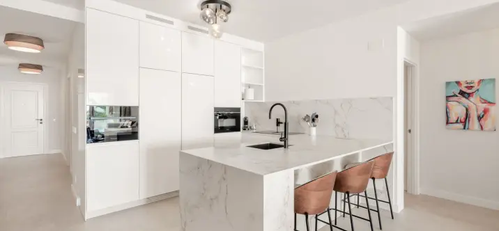 Sale of middle floor apartment in Torremolinos 3