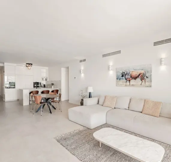 Sale of middle floor apartment in Torremolinos