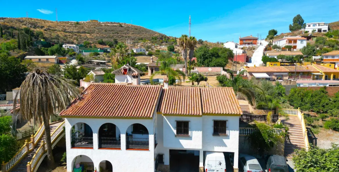 Продажа  отдельно стоящей виллы в Costa del Sol East 2