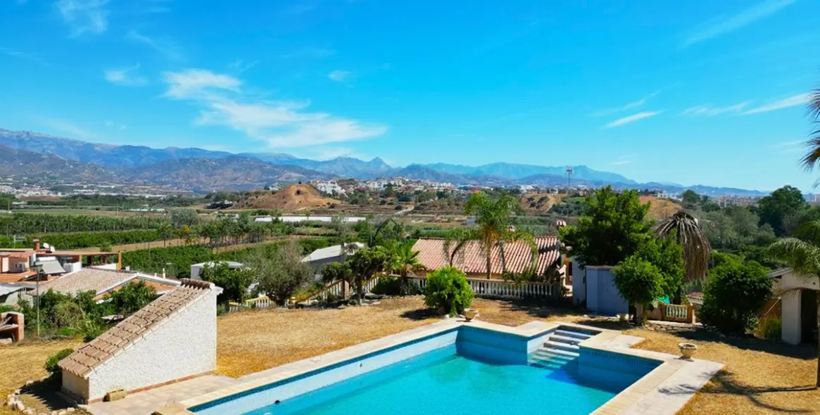 Продажа  отдельно стоящей виллы в Costa del Sol East 3