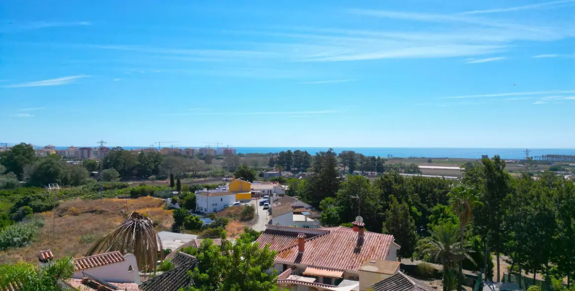 Продажа  отдельно стоящей виллы в Costa del Sol East 5