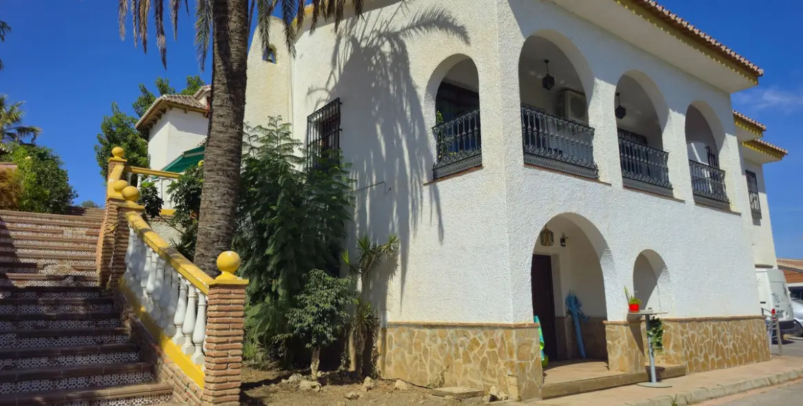 Продажа  отдельно стоящей виллы в Costa del Sol East 6