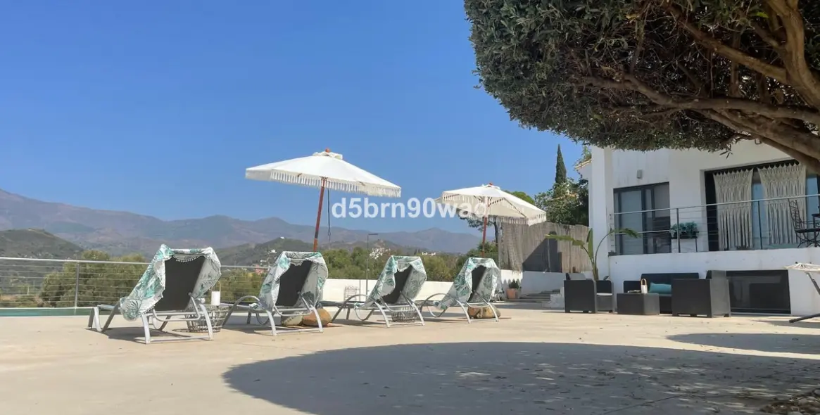 Продажа  отдельно стоящей виллы в Estepona 1