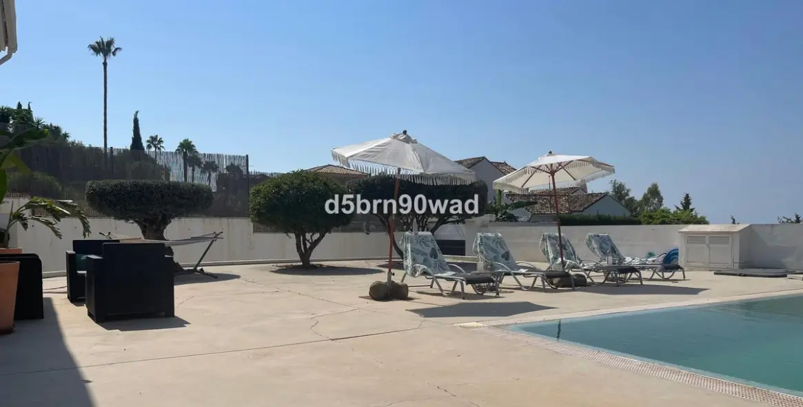 Продажа  отдельно стоящей виллы в Estepona 2