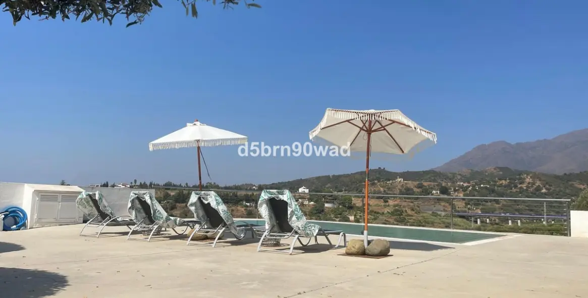 Продажа  отдельно стоящей виллы в Estepona 3