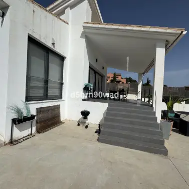 Продажа  отдельно стоящей виллы в Estepona