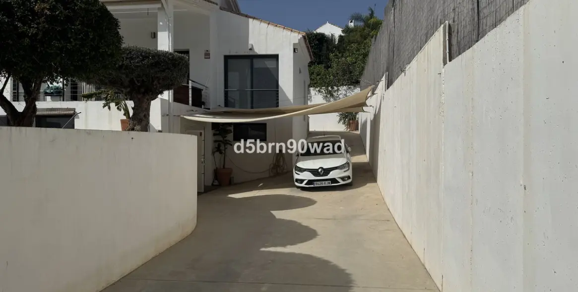 Продажа  отдельно стоящей виллы в Estepona 10