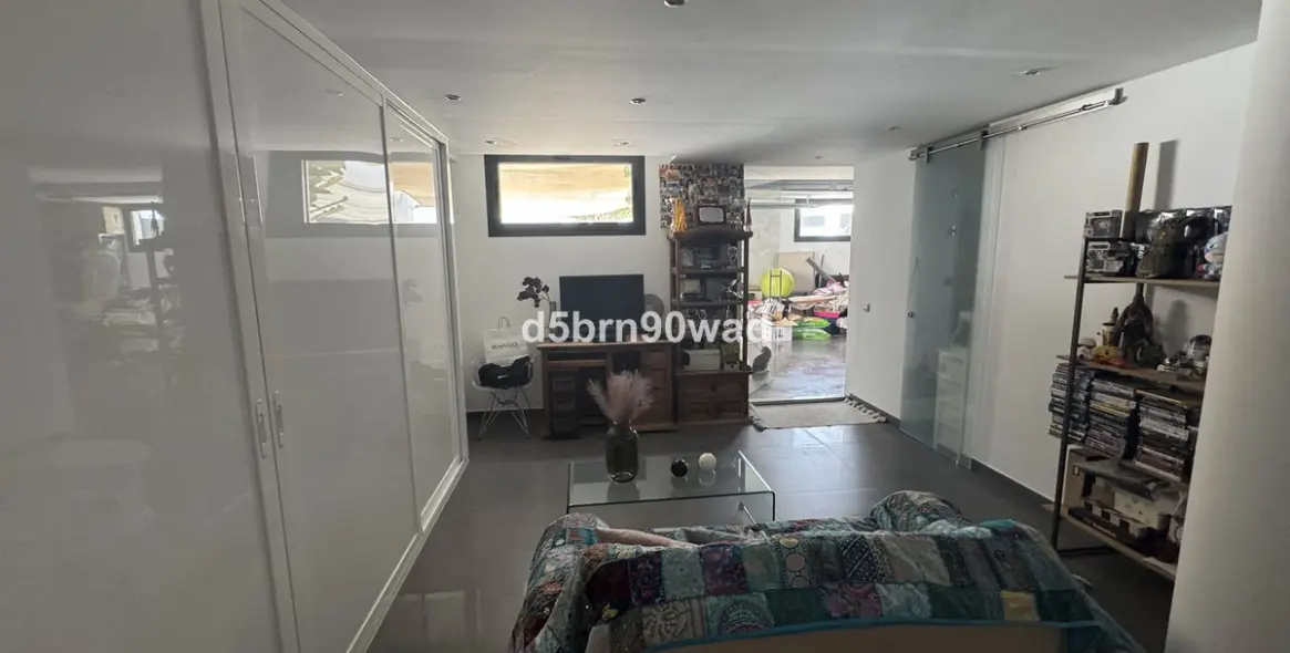 Продажа  отдельно стоящей виллы в Estepona 18