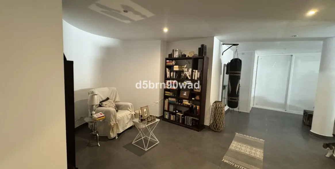 Продажа  отдельно стоящей виллы в Estepona 20