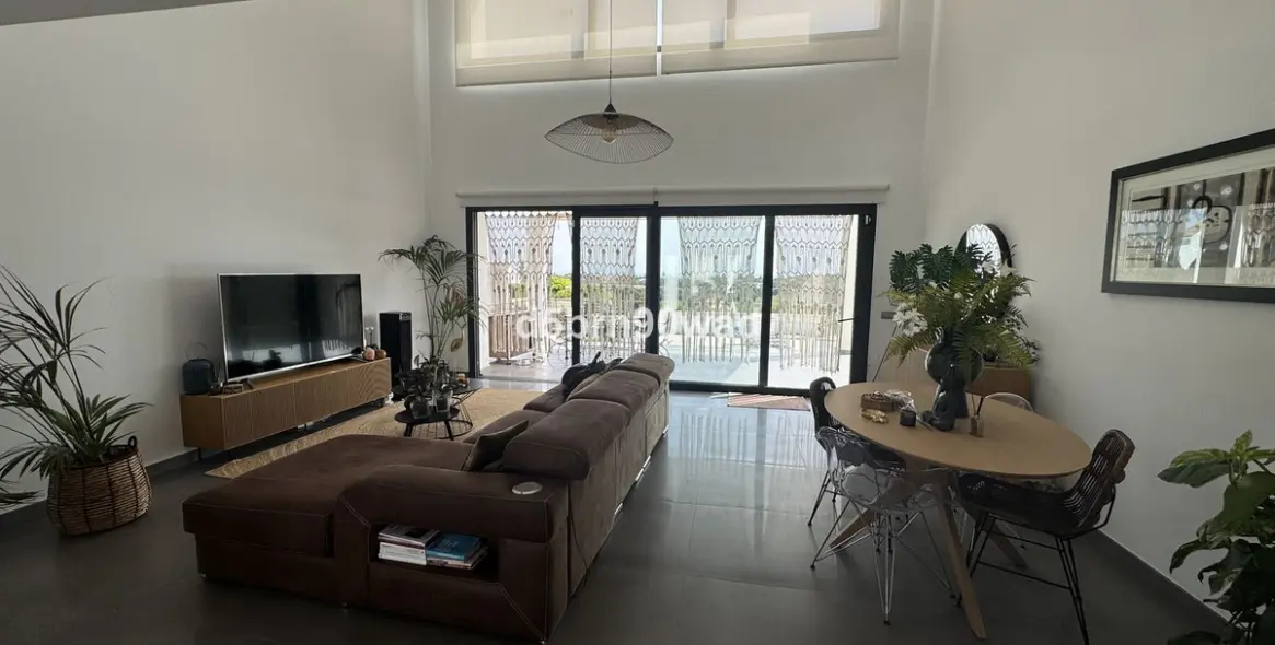 Продажа  отдельно стоящей виллы в Estepona 25