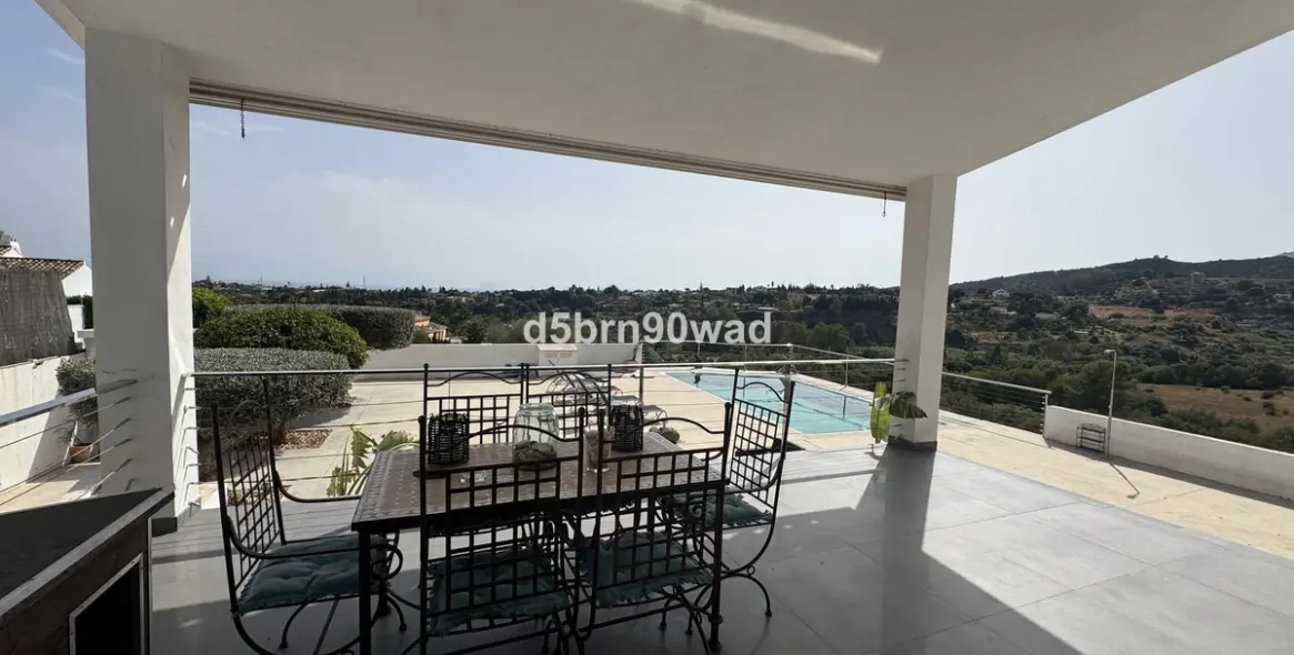 Продажа  отдельно стоящей виллы в Estepona 26