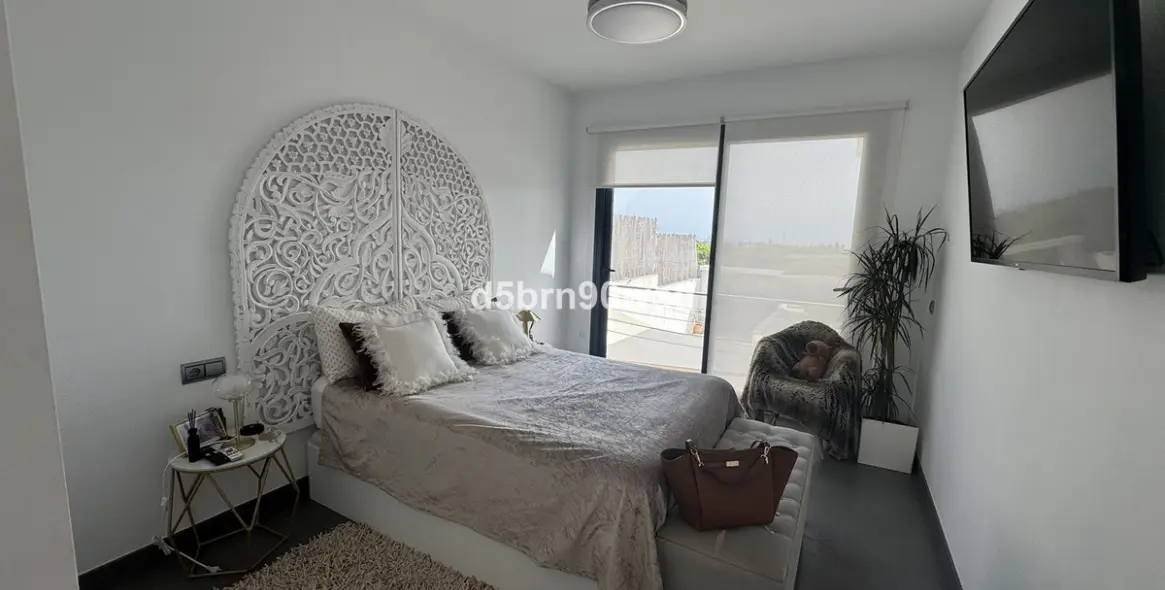 Продажа  отдельно стоящей виллы в Estepona 30