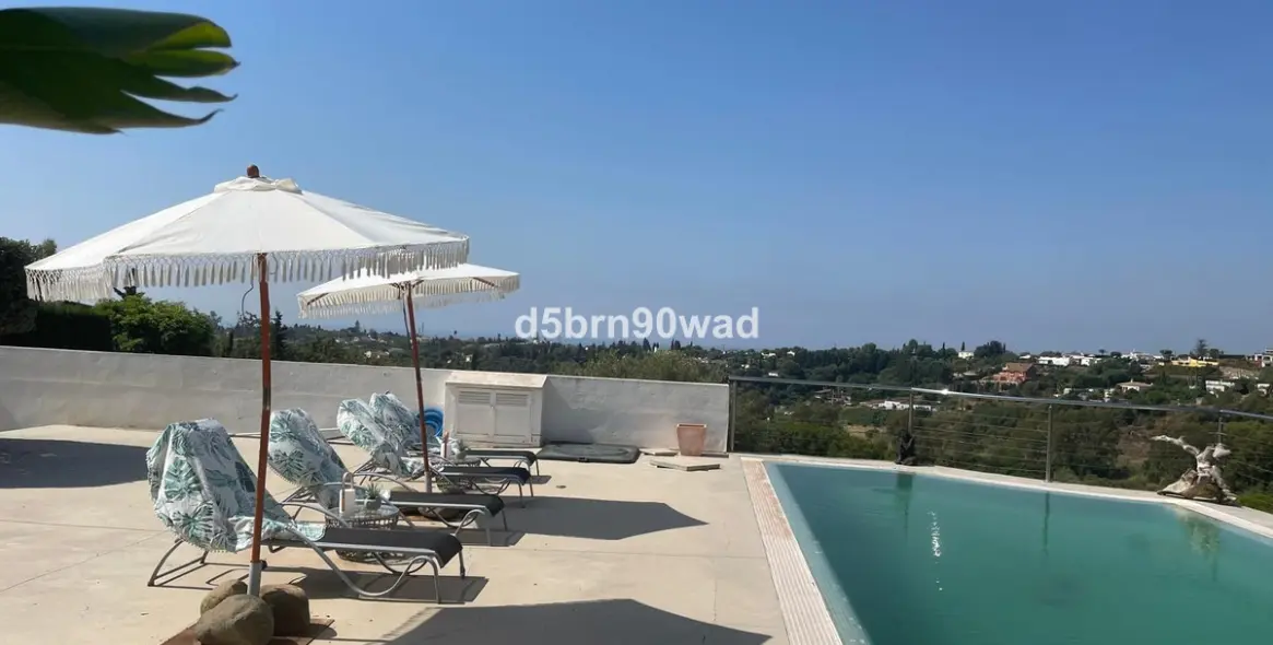 Продажа  отдельно стоящей виллы в Estepona 31