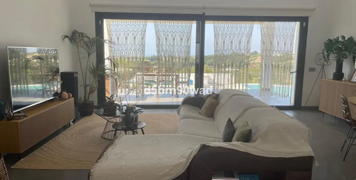 Продажа  отдельно стоящей виллы в Estepona 36