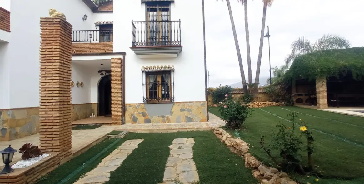 Продажа  отдельно стоящей виллы в Mijas 41