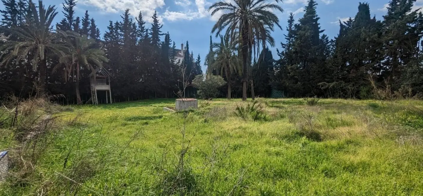 Продажа  жилого участка в Marbella 0