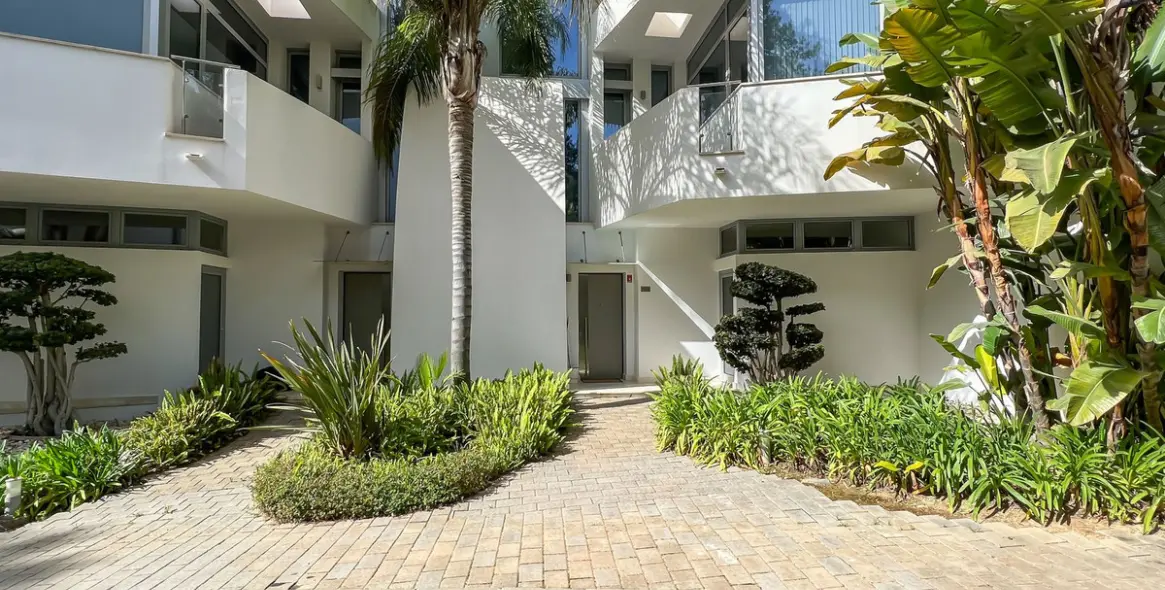 Продажа таунхауса в Marbella (район Sierra Blanca) 1