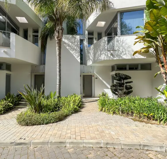 Таунхаус R3277759