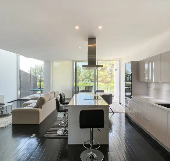 Таунхаус R3277759