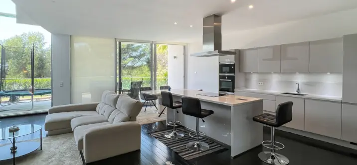 Таунхаус R3277759 2