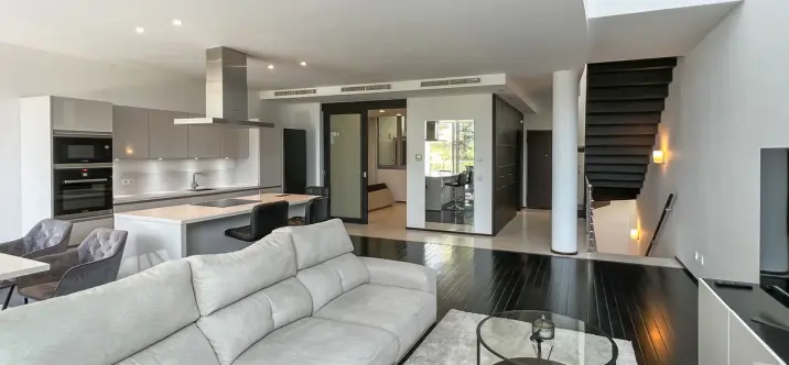 Таунхаус R3277759 3