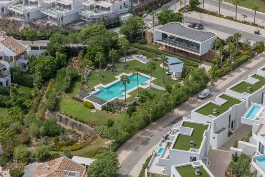 Image 9 thumb