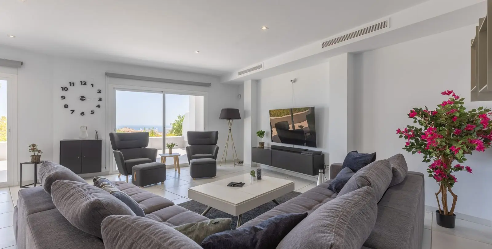 Sale of detached villa in Torremuelle 48