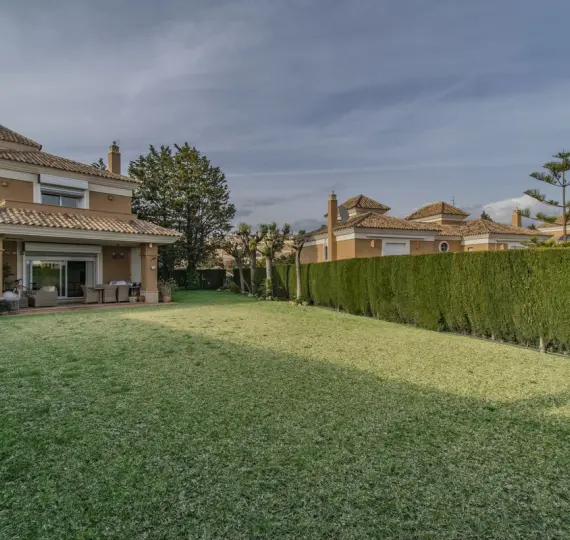 Продажа дома на две семьи в Santa Clara