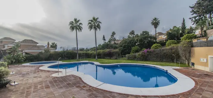 Продажа дома на две семьи в Santa Clara 2