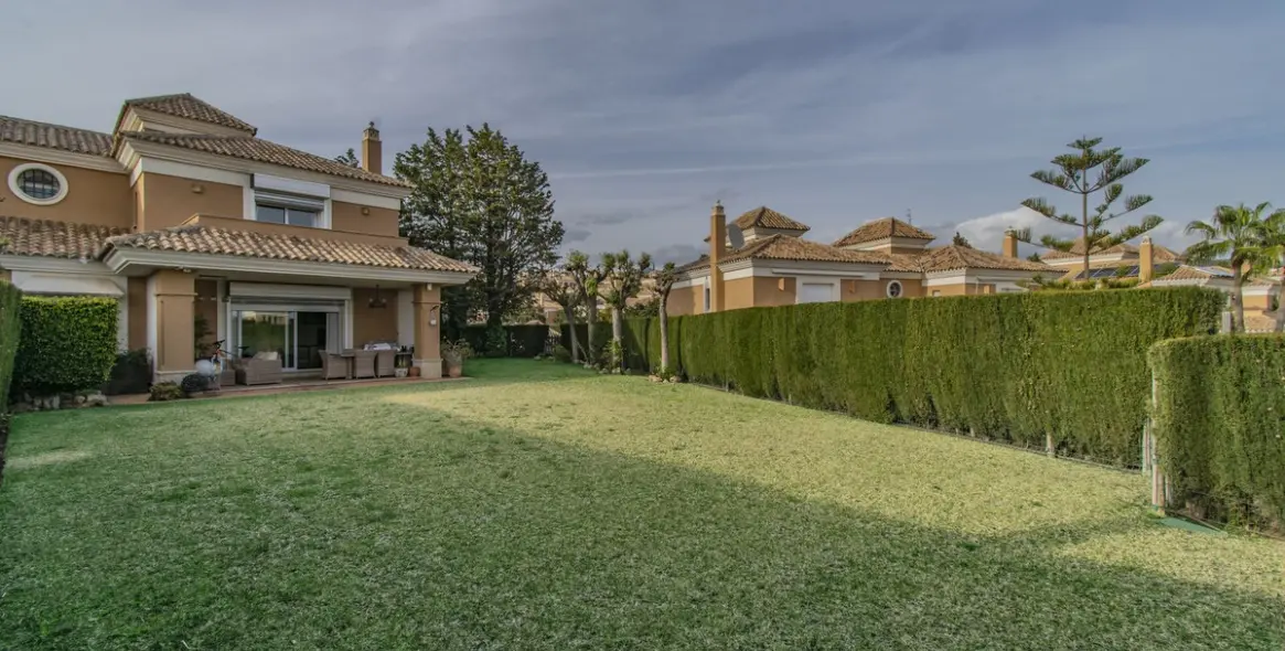 Sale of semi-detached house in Santa Clara 1