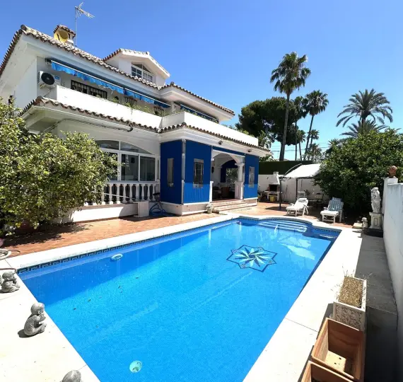 Oтдельно стоящая вилла R5046493