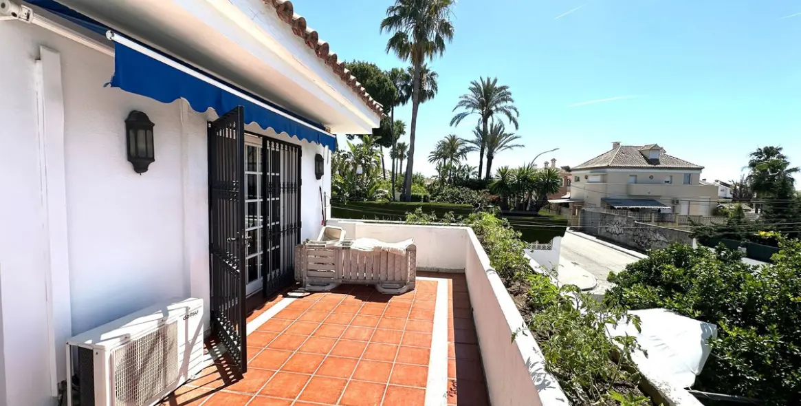 Продажа  отдельно стоящей виллы в San Pedro de Alcántara (район San Pedro de Alcántara) 2