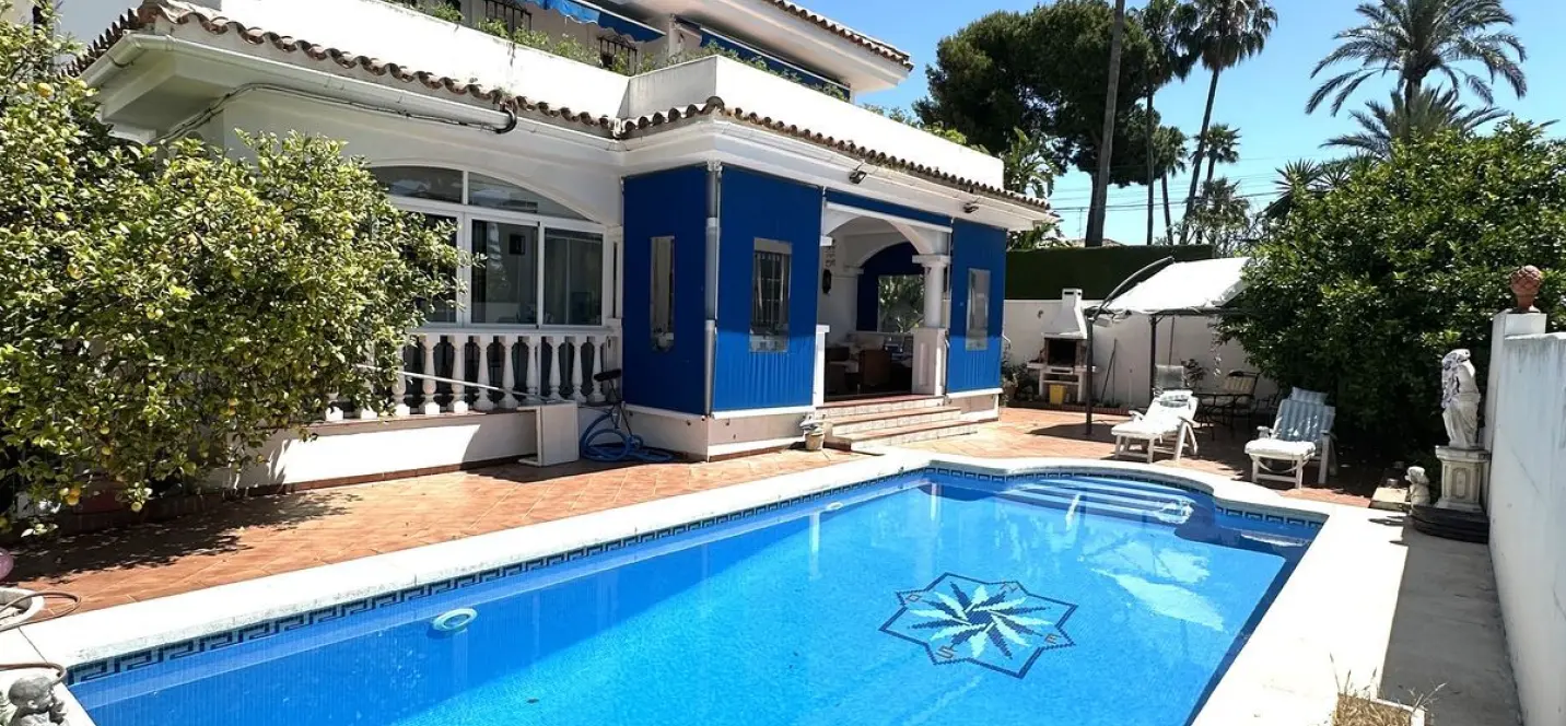 Venta de villa independiente en San Pedro de Alcántara 0