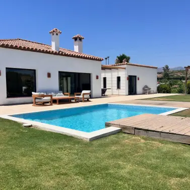 Продажа  отдельно стоящей виллы в Estepona