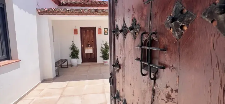 Продажа  отдельно стоящей виллы в Estepona 1