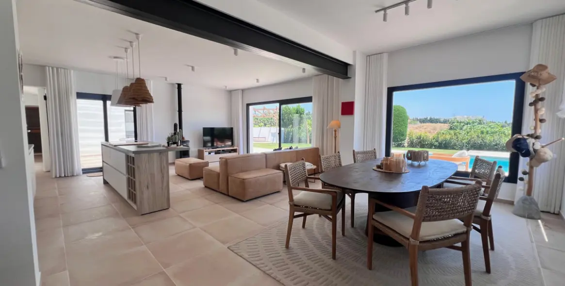 Продажа  отдельно стоящей виллы в Estepona 4